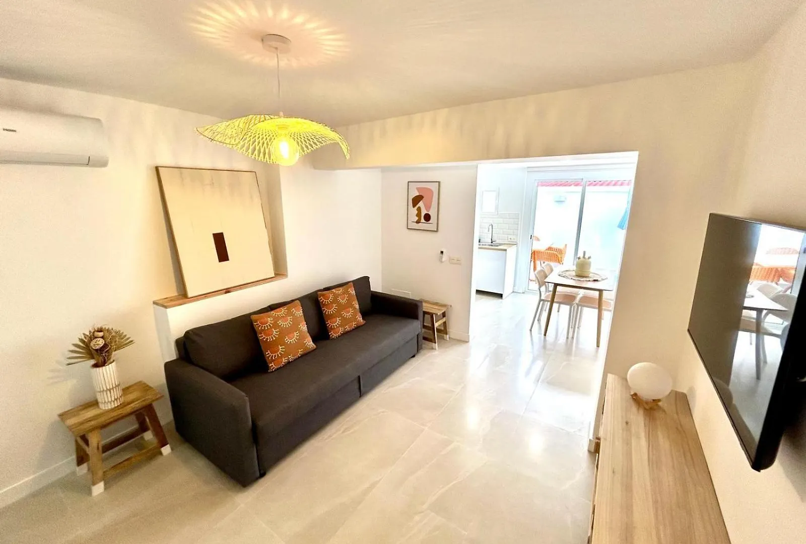 Juanito Maranon By 10Tosea 2 Bedrooms location